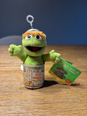 Sesame Street Oscar the Grouch Plush Itty Bitty - Green with Silver Trash Can